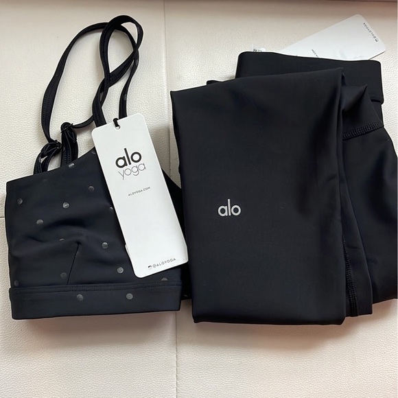 Black polka dot workout set from Alo. - Picture 4 of 8